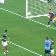 ¿Recado de Giménez a Simeone? Cabezazo letal para batir a Ochoa