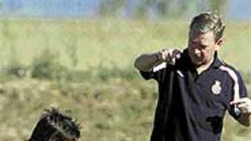 <b>NECESITADO</B>. Clemente precisa un hombre para la izquierda.