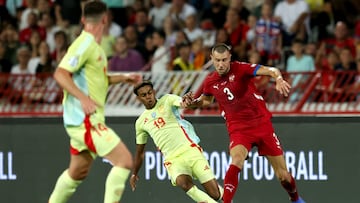 Belgrade (Serbia), 15/04/2020.- Strahinja Pavlovic (R) of Serbia in action against Lamine Yamal (C) of Spain during the UEFA Nations League group D soccer match between Serbia and Spain in Belgrade, Serbia, 05 September 2024. (España, Belgrado) EFE/EPA/ANDREJ CUKIC