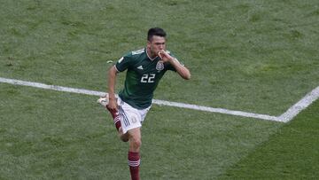 Hirving Lozano festeja su gol en contra de Alemania en el debut del Tri en Rusia 2018.