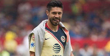 Para el Apertura 2014, el 'Cepillo' llegó al América como uno de los delanteros mexicanos más cotizados del momento. Con la camiseta americanista anotó 60 goles y ganó dos títulos de liga.