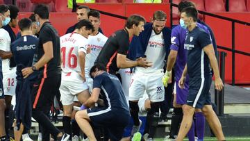 Lopetegui da instrucciones a los suyos.