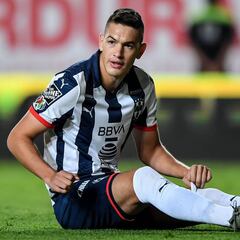 César Montes contempla usar casco en los partidos