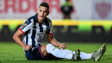 César Montes contempla usar casco en los partidos