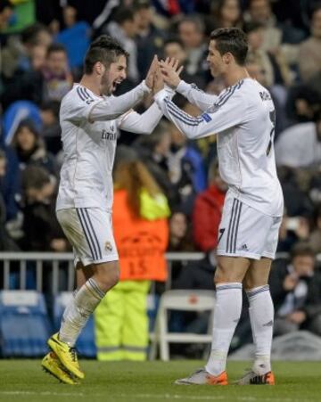 Isco celebra con Cristiano Ronaldo el 2-0.