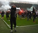 Caos en Manchester: los aficionados protestan e invaden Old Trafford