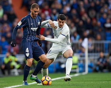 El central venezolano dio inicio a su carrera profesional a los 19 años en el Deportivo Táchira antes de destacar en el Deportivo Lara, equipo desde el que daría el salto a Europa. Llegó al Málaga CF en 2015 y debutó en Primera División un año después. También jugó en Cádiz, Reus y Nàstic de Tarragona. Posteriormente, en Portugal militó en el CD Santa Clara antes de pasar al Vitoria SC, club en el que se encontraba hasta esta temporada. Con la Vinotinto ha sido internacional en 31 ocasiones.