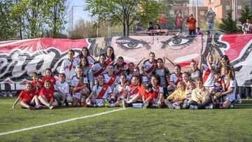 El Rayo Vallecano de la pasada temporada posa en la Ciudad Deportiva de Vallecas.