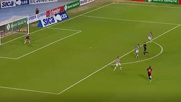 La espectacular tapada de Toselli a la nueva joya del fútbol argentino