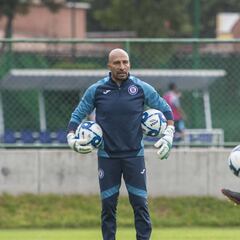 Oscar Pérez cree que lo de Corona son accidentes que pasan