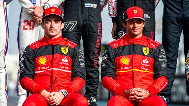Charles Leclerc y Carlos Sainz (Ferrari), en Yas Marina, Abu Dhabi.