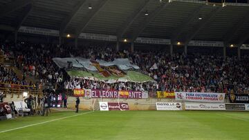 Aficionados de la Cultural en el partido de Copa del Rey que enfrent&oacute; al equipo leon&eacute;s con el Barcelona en octubre de 2018.