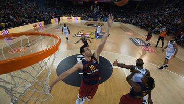 Pascual paga los platos rotos del Barça: buen estreno de Renfroe