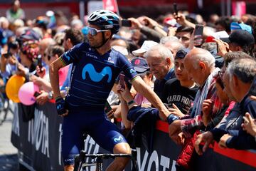 Alejandro Valverde antes del comienzo de la etapa.