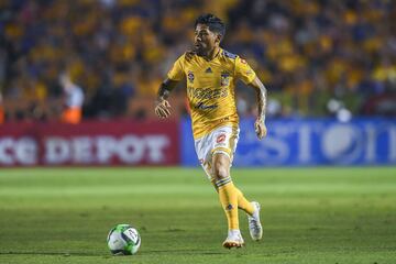 Después de un paso discreto por el futbol europeo, el canterano cruzazulino regresó al futbol mexicano en el Apertura 2015. Javier Aquino no regresó con la Máquina Celeste, sino con Tigres. El extremo oaxaqueño ha ganado cuatro títulos de liga con Tigres.