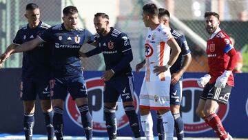Futbol, Cobresal vs Universidad de Chile.
Fecha 33, campeonato Nacional 2021.
El arquero de Universidad de Chile Fernando De Paul es fotografiado durante el partido de primera division contra Cobresal disputado en el estadio El Cobre de El Salvador, Chile.
27/11/2021
Andres Pina/Photosport
Football, Cobresal vs Universidad de Chile.
33rd date, 2021 National Championship.
Universidad de Chile's goalkeeper Fernando De Paul is seen during the first division match against Cobresal held at the El Cobre stadium in El Salvador, Chile.
27/11/2021
Andres Pina/Photosport
