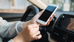 Cargar el móvil en el coche: ¿por qué es dañino para la batería del teléfono?