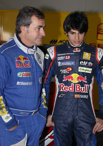 En su primer a?o como piloto Red Bull en 2010, Sainz compiti en la Frmula BMW Europea siendo cuarto del campeonato y mejor novato. Y en la siguiente temporada (la que corresponde con la imagen) corri en la Frmula Renault 2.0 en la que quedo subcampen.