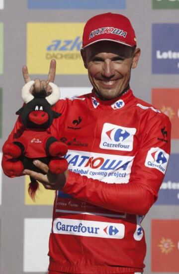 El ciclista español del equipo Katusha, Joaquim "Purito" Rodríguez, se ha proclamado el lider de la general y nuevo maiot rojo en la decimo sexta etapa de la Vuelta Ciclista a España con salida en la villa asturiana de Luarca y llegada en Ermita del Alba (Quirós) con un recirrido de 185 kilómetros. 