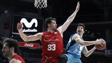 Álex Suárez, durante su etapa en el Zaragoza.