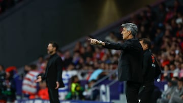 MADRID, 10/05/2025.- El técnico de la Real Sociedad, Imanol Alguacil, durante el encuentro correspondiente a la jornada 35 de Laliga EA Sports que disputan hoy sábado Atlético de Madrid y Real Sociedad en el Riyadh Air Metropolitano en Madrid. EFE / Juanjo Martín.