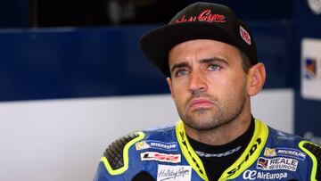 TJK. Northampton (United Kingdom), 26/08/2017.- Spanish MotoGP rider Hector Barbera of the Avintia Racing Ducati team in the garage, during the MotoGP practice session of the 2017 British Motorcycling Grand Prix at the Silverstone race track, Northampton, Britain, 26 August 2017. (Motociclismo, Ciclismo) EFE/EPA/TIM KEETON