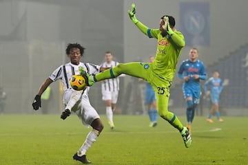 Juventus se coronó campeón de la Supercopa de Italia luego de vencer 2-0 a Napoli. Juan Cuadrado y David Ospina fueron titulares.