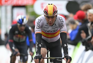 El vasco del Cofidis arrancará en Lille, por vez primera en más de un año, sin el maillot de campeón de España, prenda en la que Iván Romeo le tomó el testigo el pasado domingo. Competitivo y con buena punta de velocidad, Alex logró un cuarto puesto el pasado año en la etapa del sterrato y terminó contrariado por ser una oportunidad de oro. Puede que este año lleguen más.