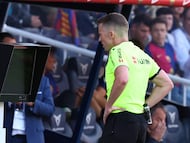 Soccer Football - LaLiga - FC Barcelona v Real Madrid - Estadi Olimpic Lluis Companys, Barcelona, Spain - May 11, 2025 Referee Alejandro Hernandez refers to VAR REUTERS/Albert Gea