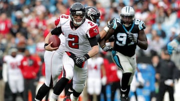 CHARLOTTE, NC - DECEMBER 24: Matt Ryan #2 of the Atlanta Falcons runs the ball against the Carolina Panthers in the 3rd quarter during their game at Bank of America Stadium on December 24, 2016 in Charlotte, North Carolina.   Streeter Lecka/Getty Images/AFP
 == FOR NEWSPAPERS, INTERNET, TELCOS &amp; TELEVISION USE ONLY ==