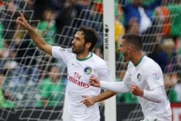 2-1. Raúl González celebró el tanto de la victoria.