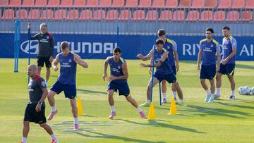 Simeone se inventa un central