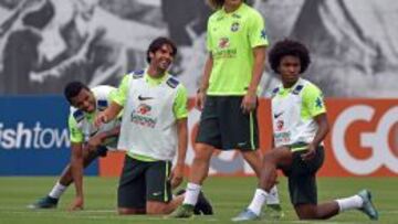Luiz Gustavo, Kaka, David Luiz y Willian.