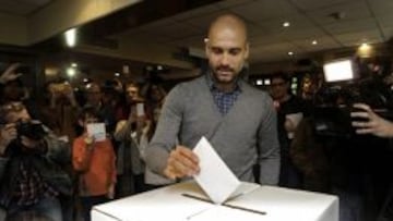 Pep Guardiola votando en la consulta del 9N en 2014