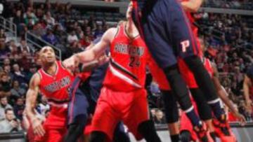 Reggie Jackson (30+9) fue mejor que Lillard (26)