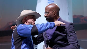 Tras cerrar con &eacute;xito su primera aventura espacial, Jeff Bezos anunci&oacute; la creaci&oacute;n del &#039;Courage and Civility Award&#039;, entregado a Van Jones y al chef Jos&eacute; Andr&eacute;s.
 