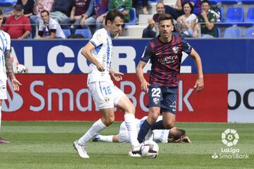 Juan Carlos Real se está acostumbrando a marcar goles importantes. Si hace dos jornadas ya dio los tres puntos al Huesca con un gol ante el Málaga; ante el Leganés volvió a hacerlo. En esta ocasión metió el pie, lanzándose con todo dentro del área y adelantándose a la defensa.