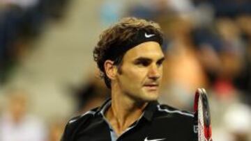 Roger Federer, con gesto victorioso tras apear a Marinko Matosevic.