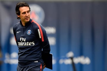 El 28 de junio de 2016 se hizo oficial el fichaje de Emery con el PSG. Con el conjunto parisino ha ganado2 Supercopas de Francia, 2 Copas de Francia, 2 Copas de la Liga y una Ligue 1. Además en la temporada 2016/17 consiguió un subcampeonato. 