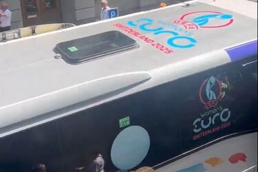 Susto en la Euro: Gales sufre un accidente de tráfico