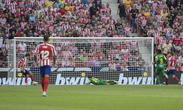 Lo ha marcado Joao Félix que recibe un pase impresionante de Diego Costa