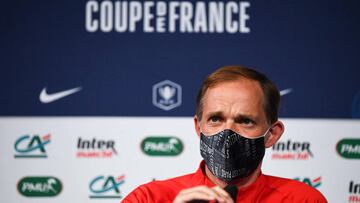 Paris Saint-Germain&#039;s German coach Thomas Tuchel wears a protective facemask as he arrives for a press conference at the Stade de France stadium, in Saint-Denis, on the outskirts of Paris, on July 23, 2020 on the eve of the French Cup final between P