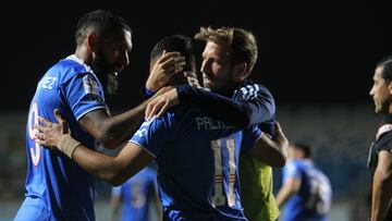 Cuartos de final de la Copa Chile 2022.
El jugador de Universidad de Chile Palacios, centro, celebra con sus companeros su gol contra Universidad Catolica durante el partido de vuelta de los cuartos de final de la Copa Chile disputado en el estadio El Teniente de Rancagua, Chile.
