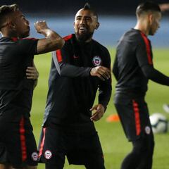 Rueda prepara 4 cambios ante Uruguay: Vidal quedaría fuera