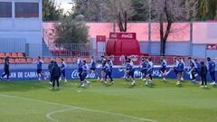 Simeone no da pistas sobre el once y ensaya la manera de hacer goles