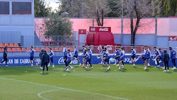 Los jugadores del Atlético, en la sesión de entrenamiento en Majadahonda.