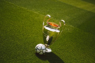 Adidas ha dado a conocer el balón para la final de la Champions 2022 en París entre el Real Madrid y el Liverpool. Utilizando uno de los escenarios más grandes del deporte como una oportunidad para unir al mundo en un mensaje global de paz, el balón está inscrito con las palabras 'мир |  PEACE' . El balón no estará a la venta, sin embargo, el balón se subastará después del partido y las ganancias se destinarán a ACNUR, la Agencia de la ONU para los Refugiados, para ayudar a proteger a las personas obligadas a huir de sus hogares debido al conflicto y la persecución.