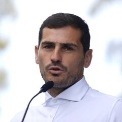 Iker Casillas thanks well-wishers as he leaves hospital