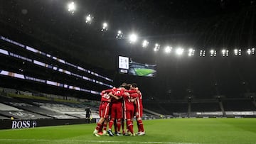 LONDON, ENGLAND - JANUARY 28: Trent Alexander-Arnold of Liverpool celebrates with his team after scoring their team&#039;s second goal  during the Premier League match between Tottenham Hotspur and Liverpool at Tottenham Hotspur Stadium on January 28, 202