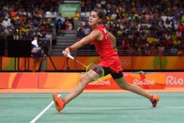 Carolina Marín se impuso a la china Li Zuerui, tercera del mundo y campeona olímpica, en dos mangas: 21-14 y 21-16. Jugará la final este viernes.